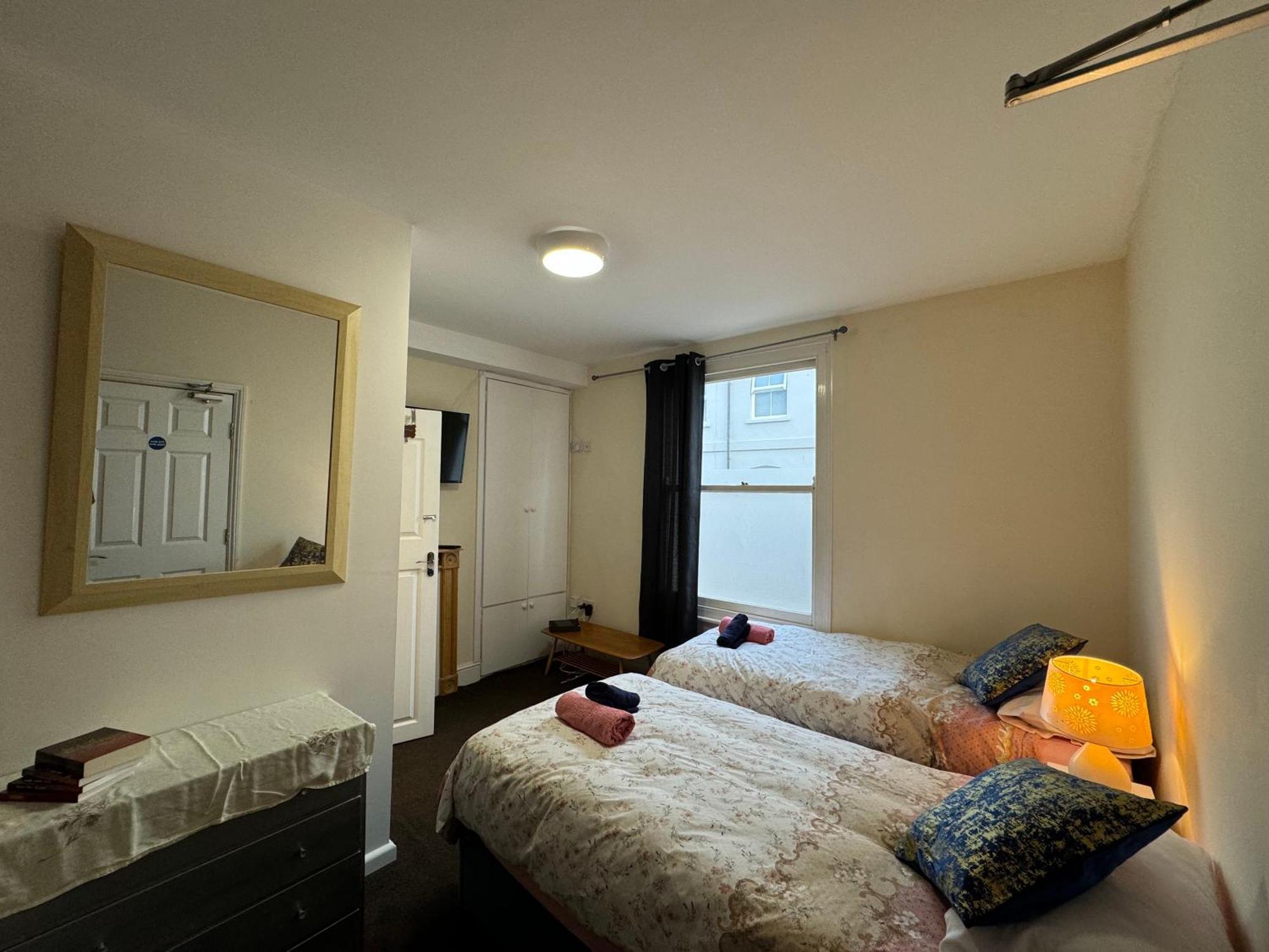 Comfortable Home Away From Home, Town Centre, Free Parking,Multiple Rooms Челтенхам Экстерьер фото