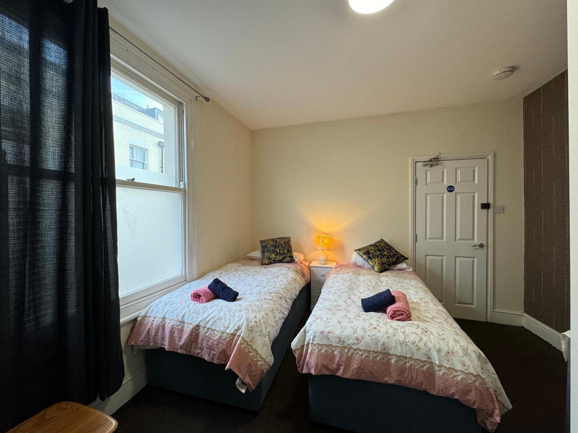 Comfortable Home Away From Home, Town Centre, Free Parking,Multiple Rooms Челтенхам Экстерьер фото