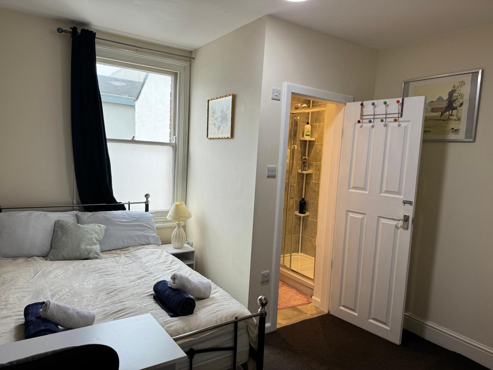 Comfortable Home Away From Home, Town Centre, Free Parking,Multiple Rooms Челтенхам Экстерьер фото