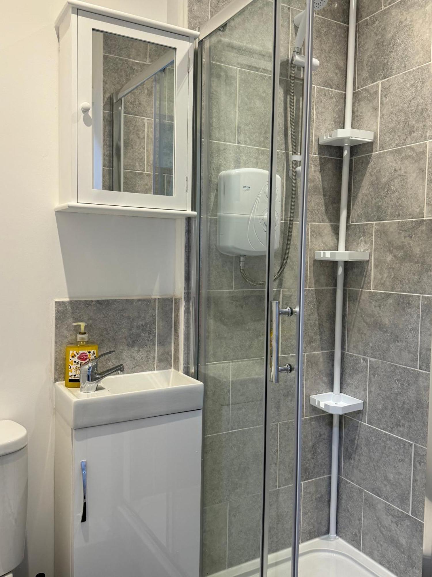 Comfortable Home Away From Home, Town Centre, Free Parking,Multiple Rooms Челтенхам Экстерьер фото